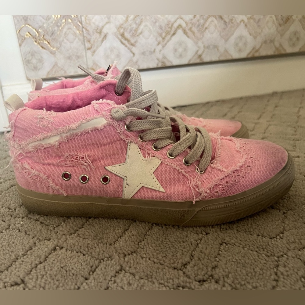 Pink Star Sneakers